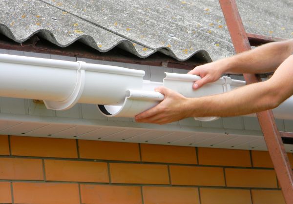 Gutter Hanging in Sioux City